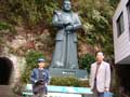 西郷さんの銅像前での僕とお祖父ちゃんの写真